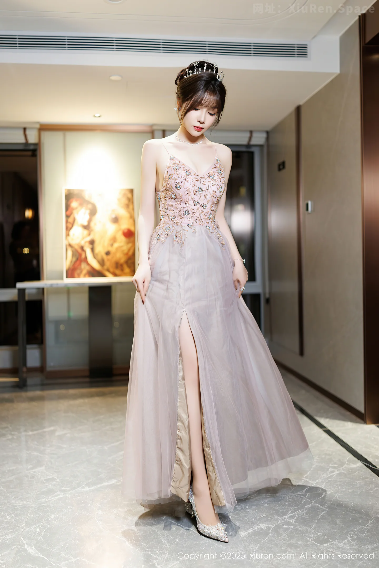 图片[5]-[XiuRen秀人网] VOL.9699 女神徐莉芝Booty性感碎花连衣裙配超薄肉丝秀完美身材诱惑写真100P-秀人网官方网站